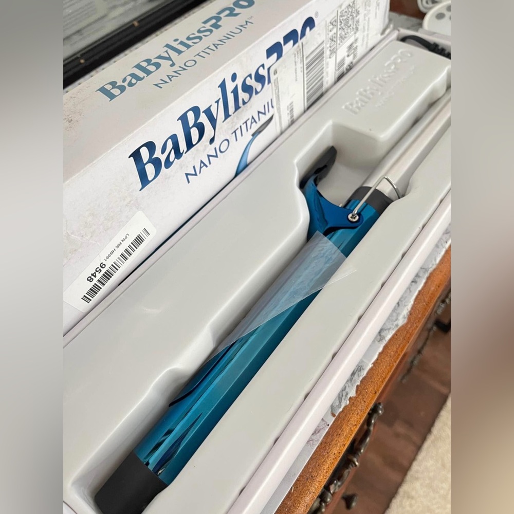 Babyliss Pro Nano Titanium Curling Iron with extended barrel 1 1/4 inch